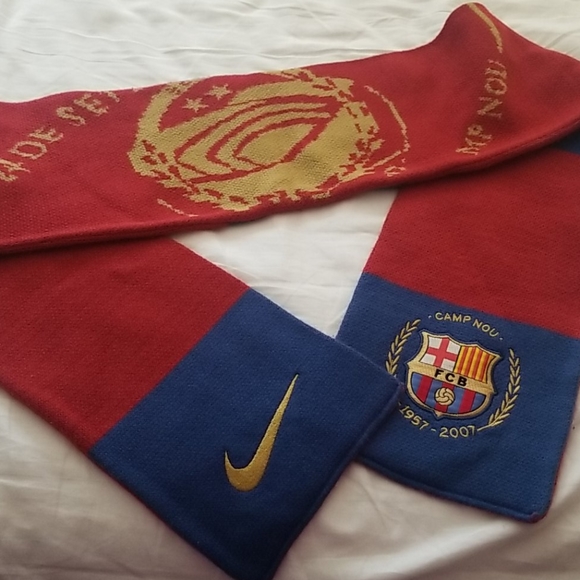 Nike soccer Scarf - Picture 2 of 4